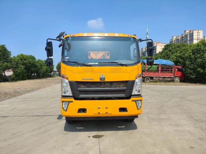 HOWO Attenuator Truck