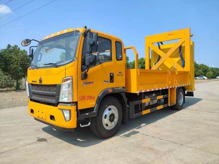 HOWO Attenuator Truck