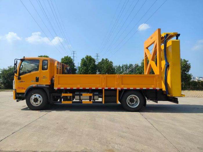 HOWO Attenuator Truck