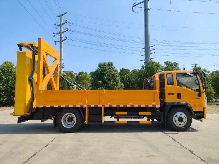 HOWO Attenuator Truck