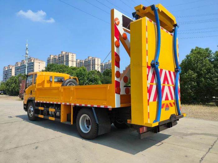 HOWO Attenuator Truck