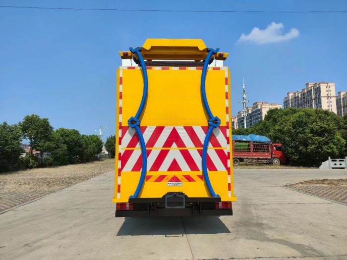 HOWO Attenuator Truck