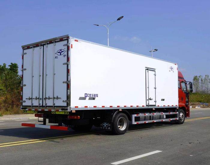 FAW 7.8m Reefer Truck