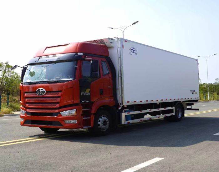 FAW 7.8m Reefer Truck