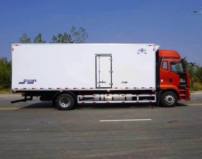 FAW 7.8m Reefer Truck