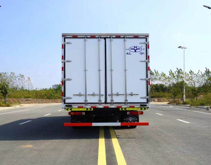 FAW 7.8m Reefer Truck