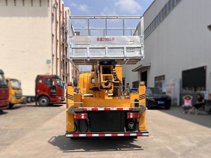 HOWO 30m Truck Mounted Aerial Lifts