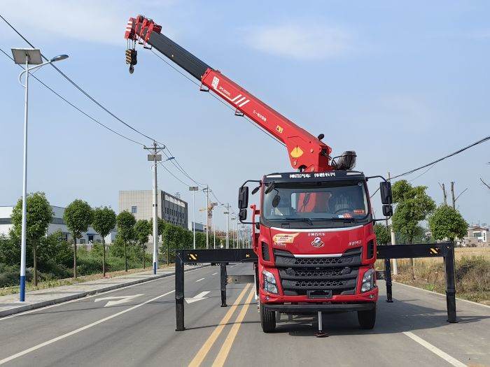 CHENGLONG 4×2  Loader Crane