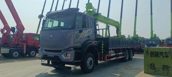 HOWO 6×4 Loader Crane