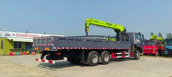 HOWO 6×4 Loader Crane