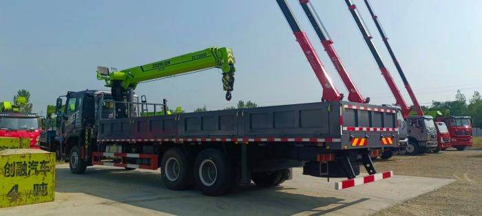 HOWO 6×4 Loader Crane