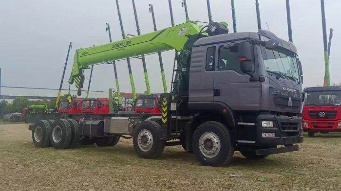 HOWO 8×4 Loader Crane