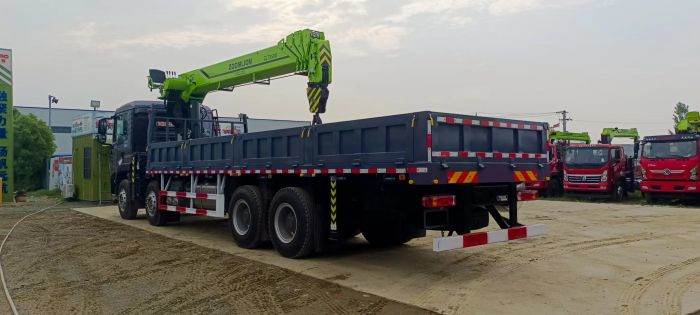 HOWO 8×4 Loader Crane