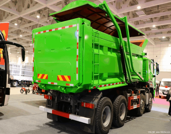 HOHAN 8×4 dump truck