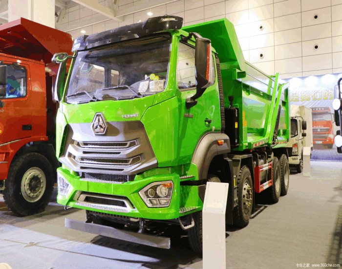 HOHAN 8×4 dump truck