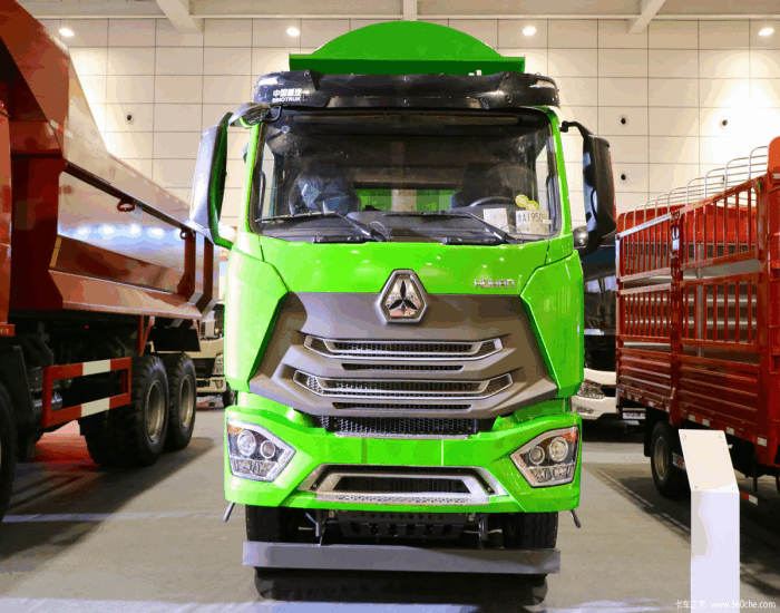 HOHAN 8×4 dump truck