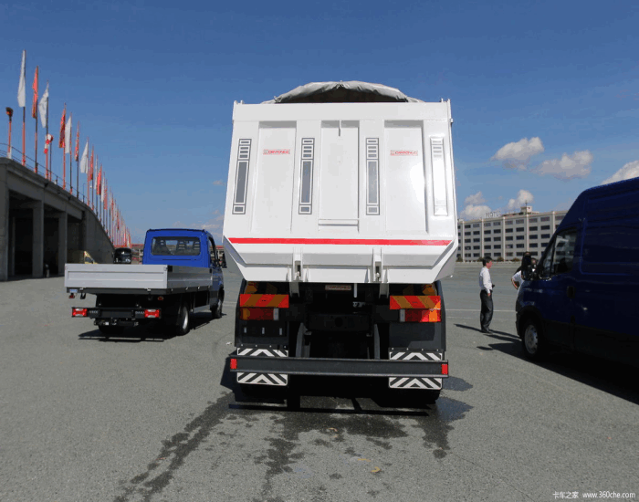 IVECO Trakker8X4 dump truck