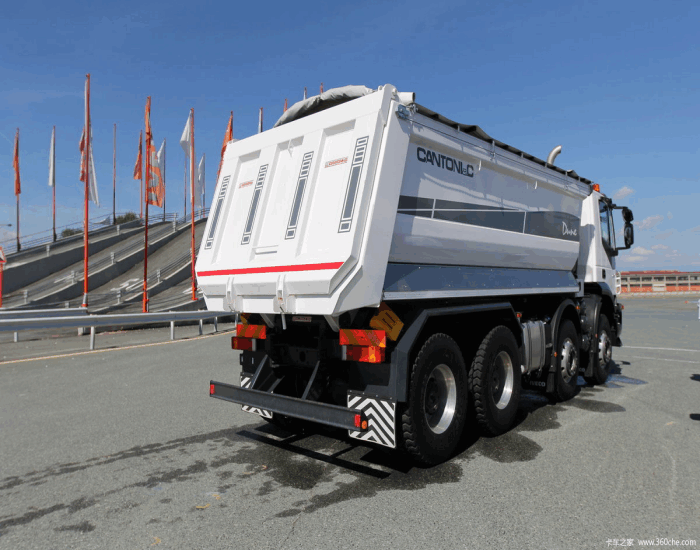 IVECO Trakker8X4 dump truck