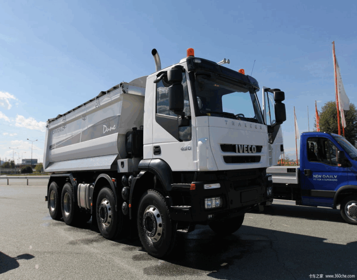 IVECO Trakker8X4 dump truck
