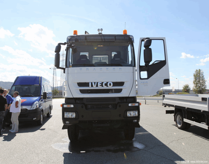 IVECO Trakker8X4 dump truck