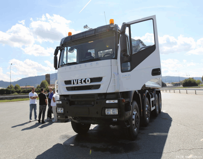 IVECO Trakker8X4 dump truck