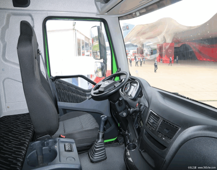 FAW J6P 8×4 dump truck