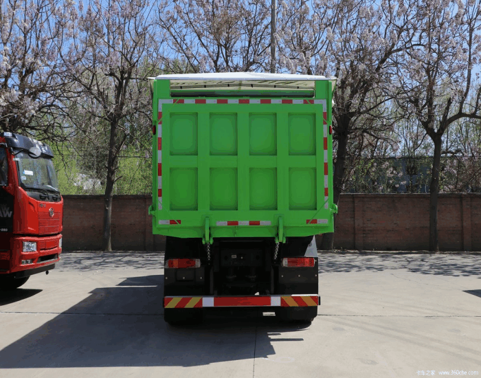 FAW J6P 6×4 dump truck