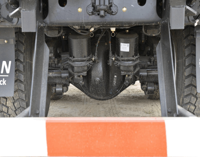Dongfeng KC 8×4 dump truck