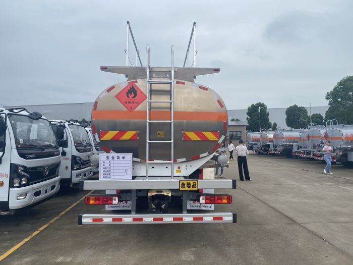 Sinotruk HOWO 26m³ oil tanker