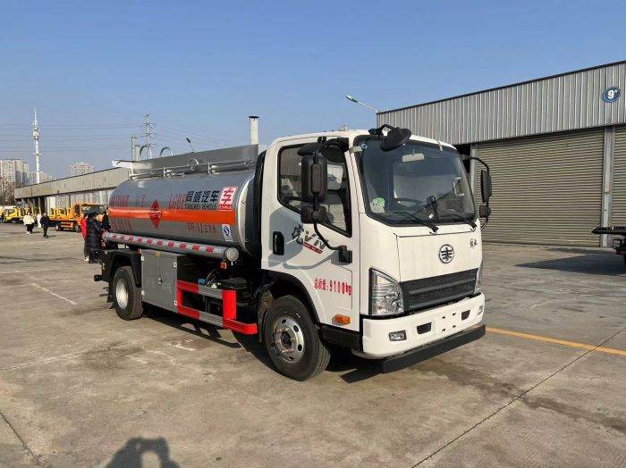 FAW 5 ton fuel tanker