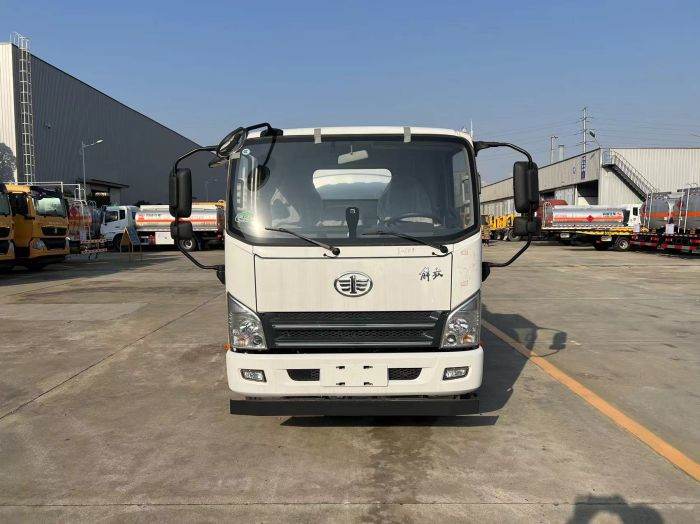 FAW 5 ton fuel tanker