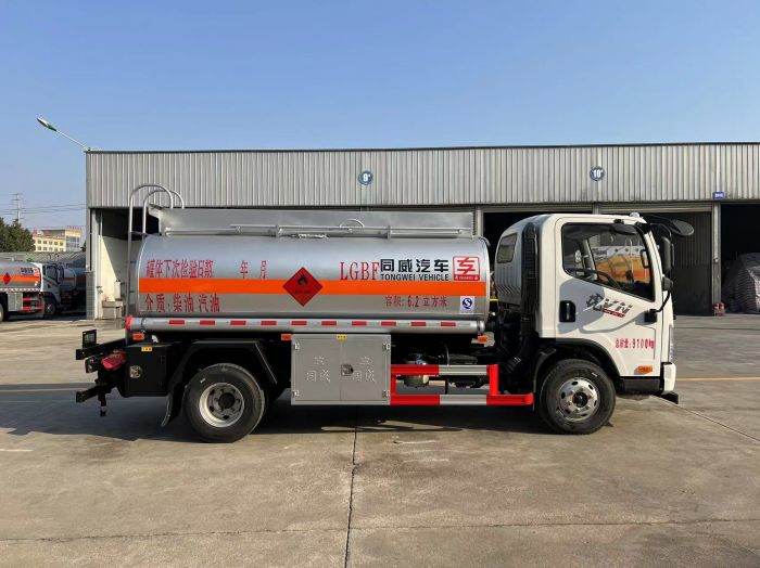 FAW 5 ton fuel tanker