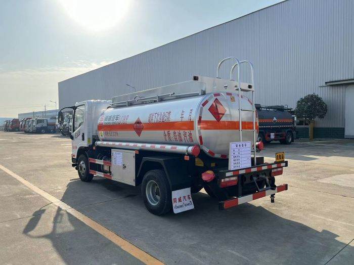 FAW 5 ton fuel tanker