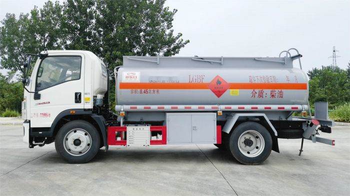 HOWO 8500 litre fuel tanker