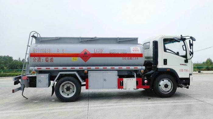 HOWO 8500 litre fuel tanker