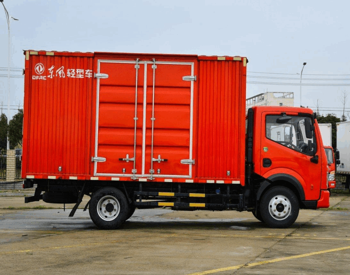Dolica D6 box truck