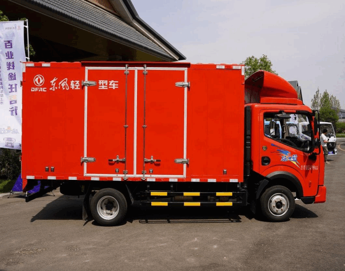 Dolica D5  box truck