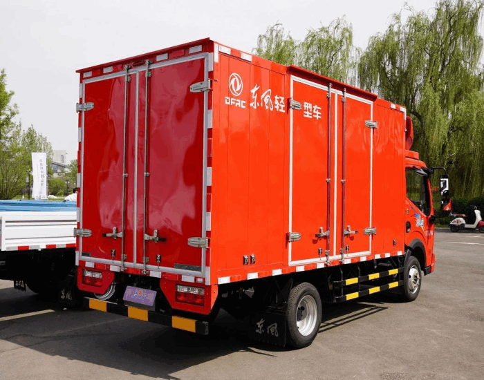 Dolica D5  box truck