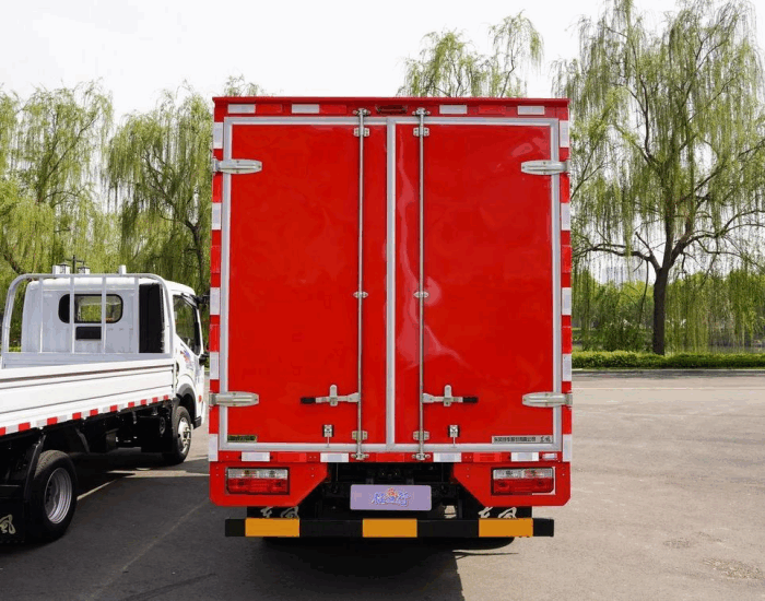 Dolica D5  box truck