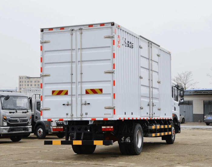 Dongfeng D9 Box Truck