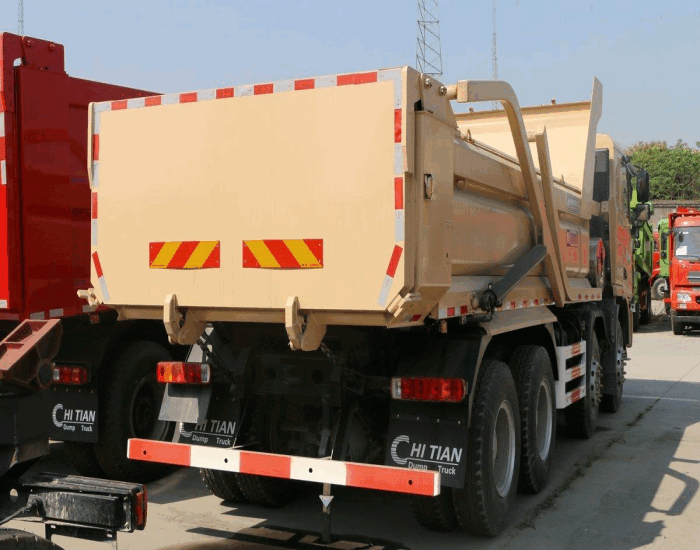 C＆C LNG 8×4dump truck