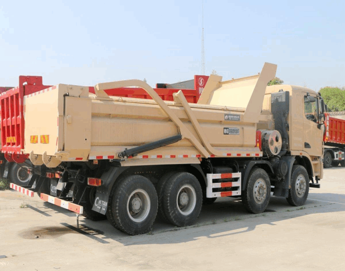 C＆C LNG 8×4dump truck