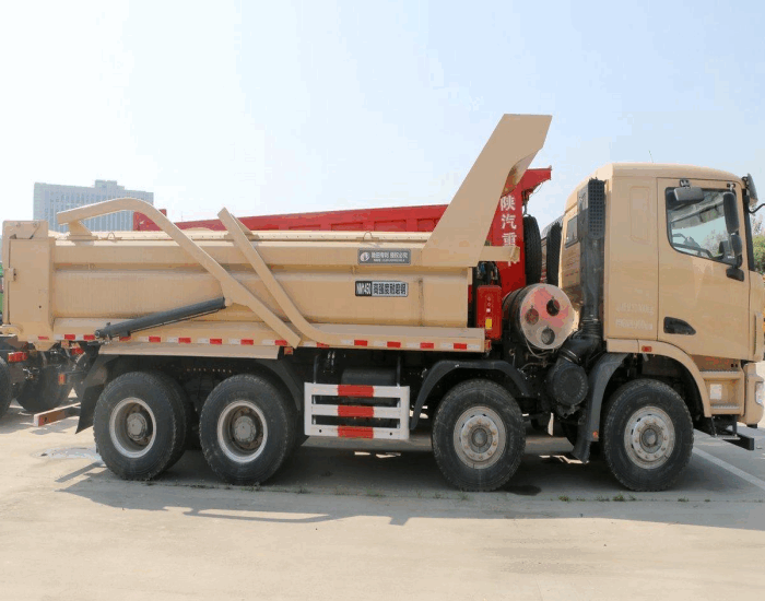 C＆C LNG 8×4dump truck