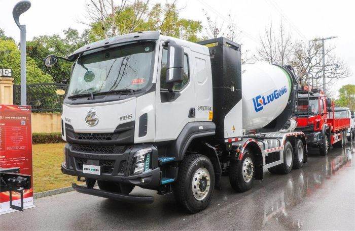 CHENGLONG H5 8X4 Concrete Mixer Truck