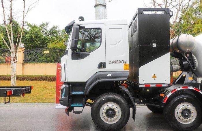 CHENGLONG H5 8X4 Concrete Mixer Truck