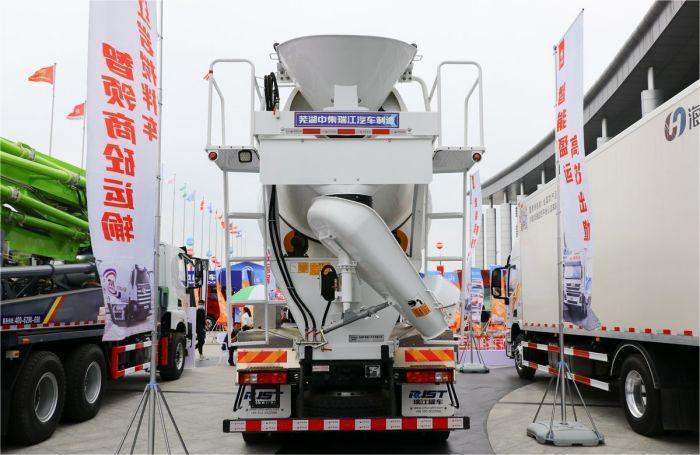GENLYON C6 8X4 Concrete Mixer Truck