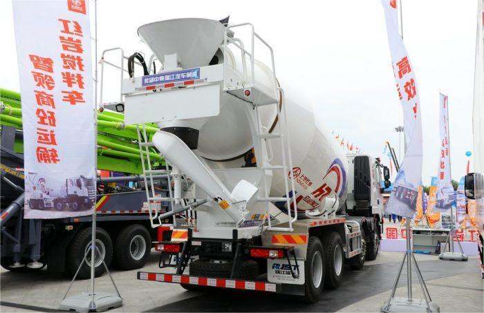 GENLYON C6 8X4 Concrete Mixer Truck