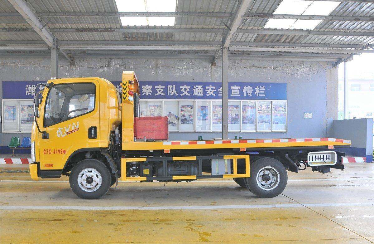FAW small tow truck