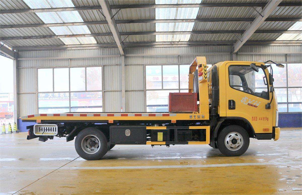 FAW small tow truck