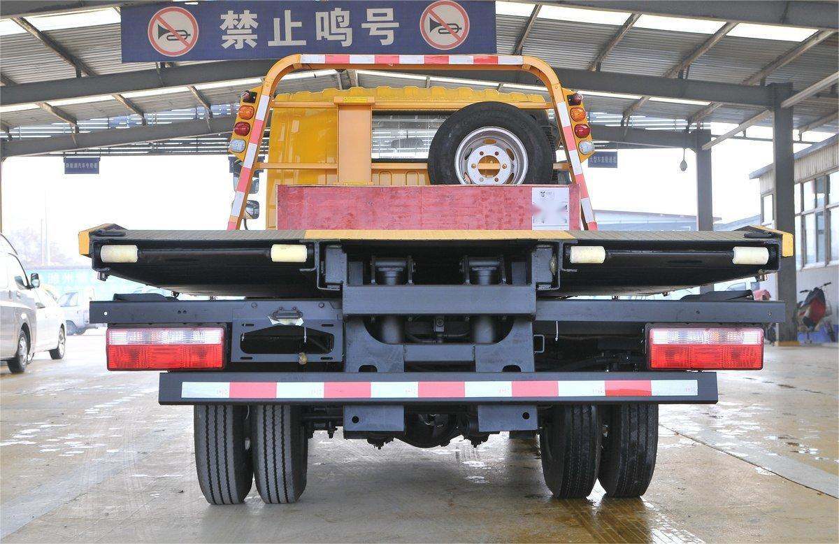 FAW small tow truck